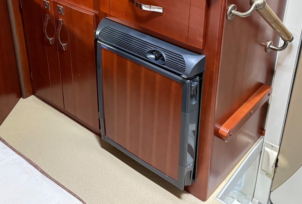 キャンピングカーのFFヒーター