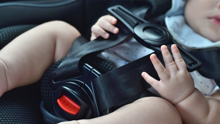 キャンピングカー　チャイルドシート