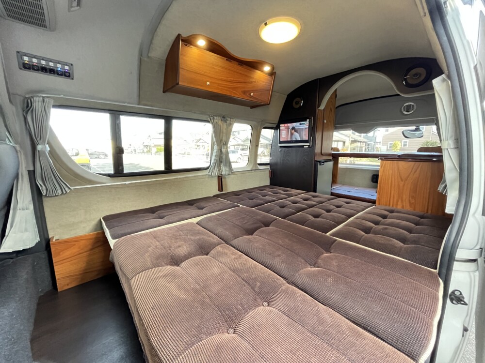 ビークル フューチャーのイス展開後の車内