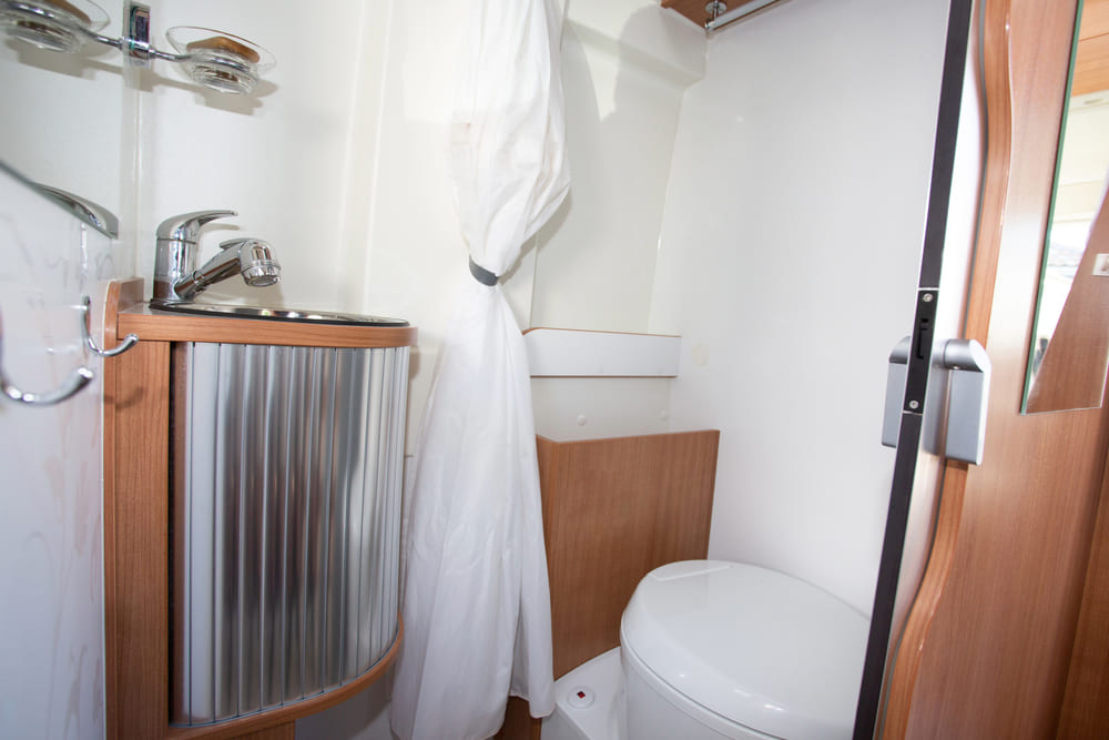 キャンピングカーのトイレって実際どう？タイプ別の特徴と使い勝手の本音