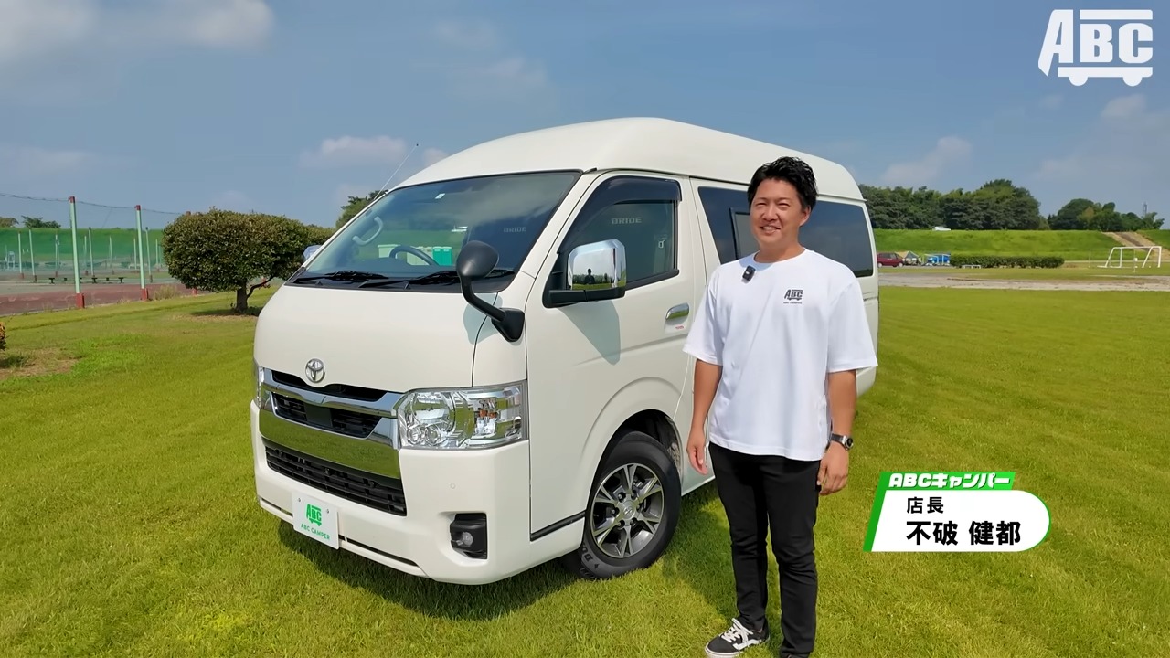 キャンピングカーを紹介している、ABCキャンパー店長 不破健都