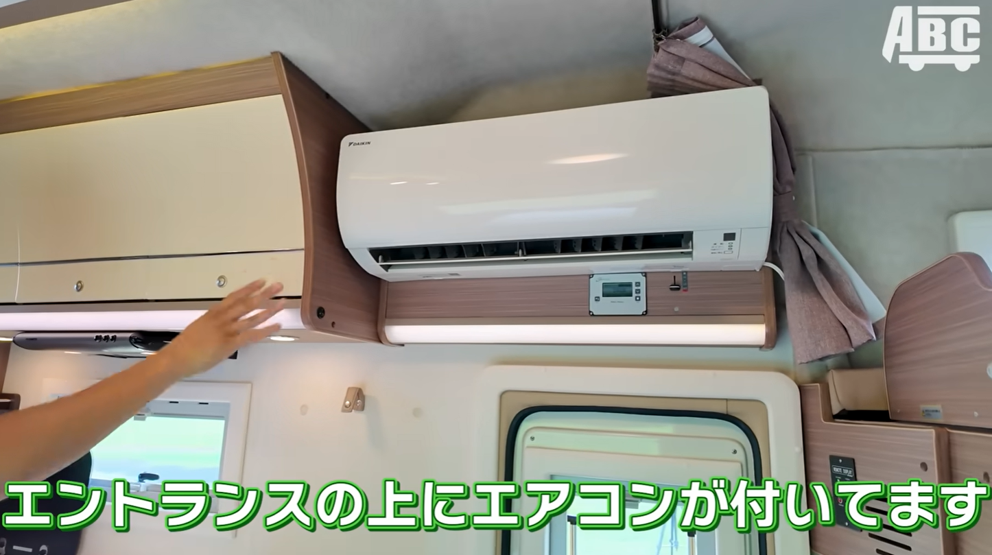 センターエントランス上のエアコン