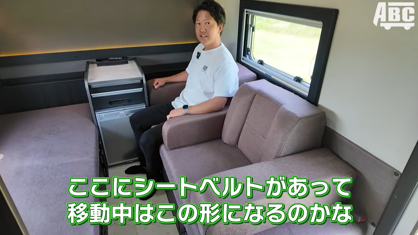 移動中の横向きシート