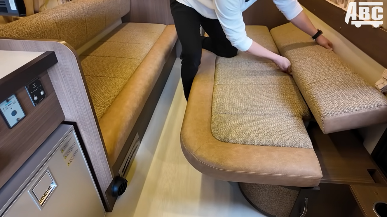 レクビィ プラスSLの横向きシートのベッド展開